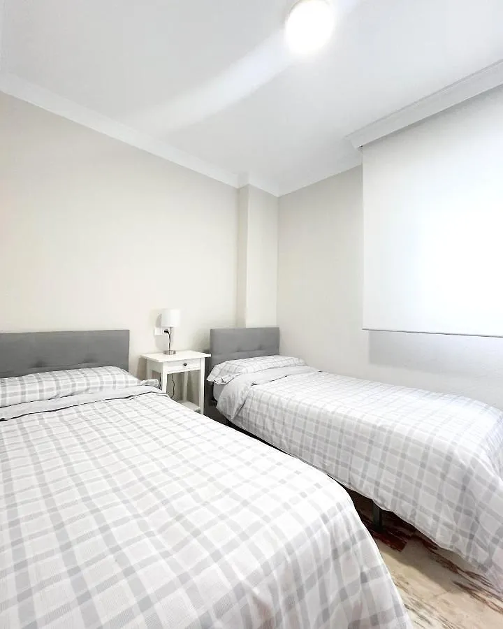Apartamento Holidays2Malaga Tomas De Echeverria 150 Mts To Beach & High Speed Wifi & Parking 0*,  España