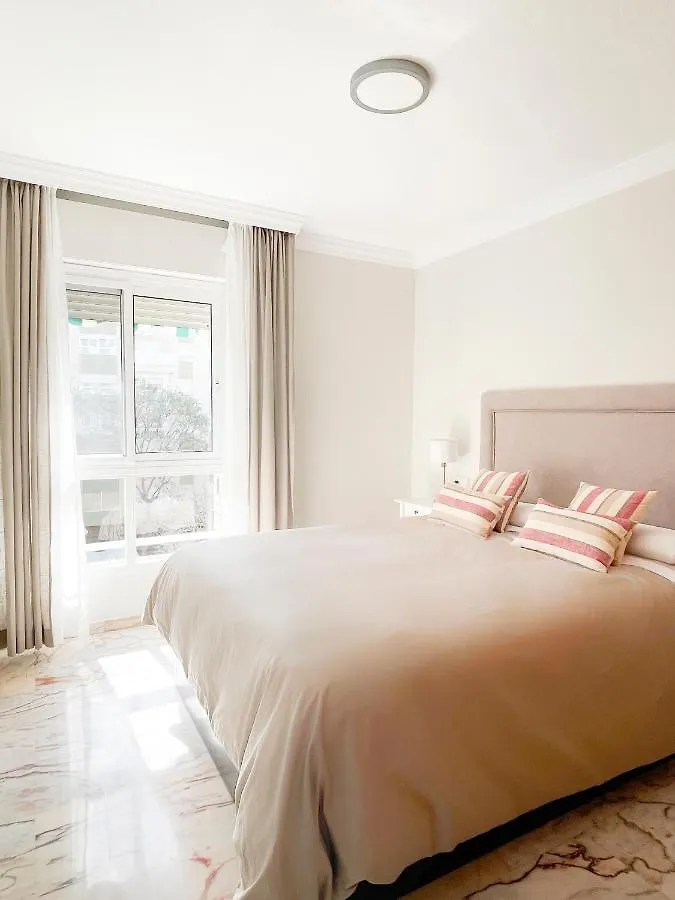 Apartamento Holidays2Malaga Tomas De Echeverria 150 Mts To Beach & High Speed Wifi & Parking